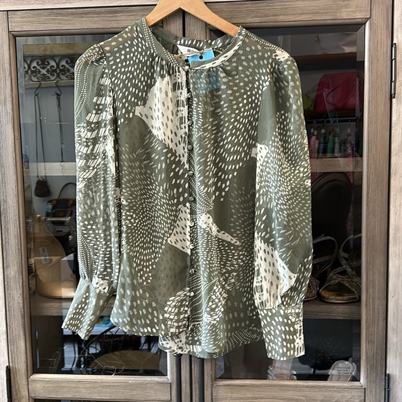 BB Dakota by Steve Madden Women's Settle for More TOP Size Med - Picture 2 of 5